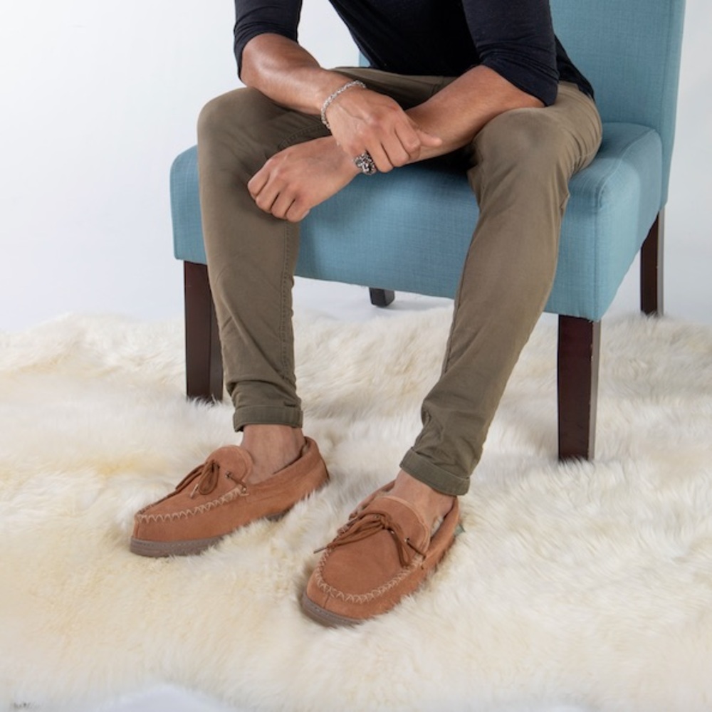 NEW!! Men’s Cloud 9 Sheepskin Moccasin Chestnut Suede Size 15M